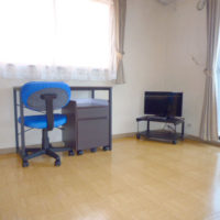 机　椅子　24型液晶TV